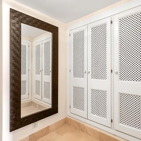 Yolo Spaces - - Puerto Boutique * Sotogrande