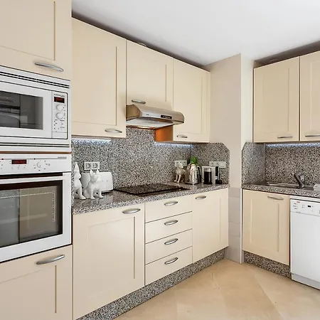 Yolo Spaces - - Puerto Boutique Sotogrande