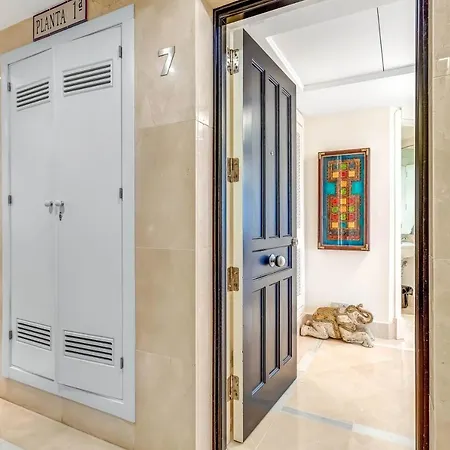 Yolo Spaces - - Puerto Boutique * Sotogrande