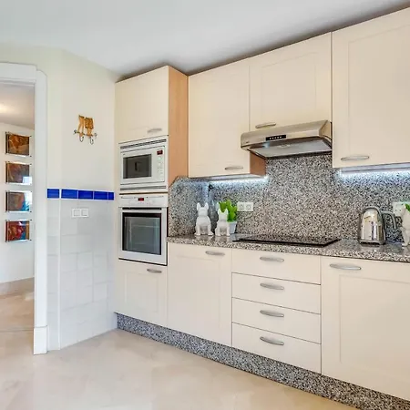 Yolo Spaces - - Puerto Boutique * Sotogrande